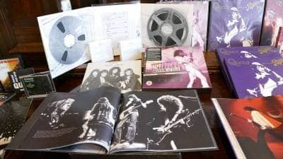 Exposition d'une large collection d'objets de Queen